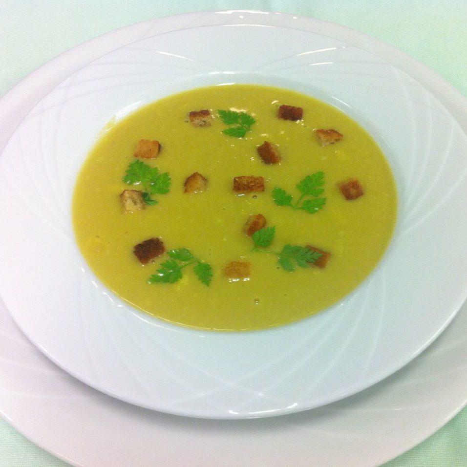 Тарелка с гороховым супом